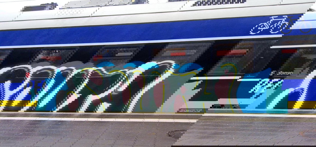 Graffiti Train - Photo by ZUGZWANG - south, bremerhaven, 27 (2015)
