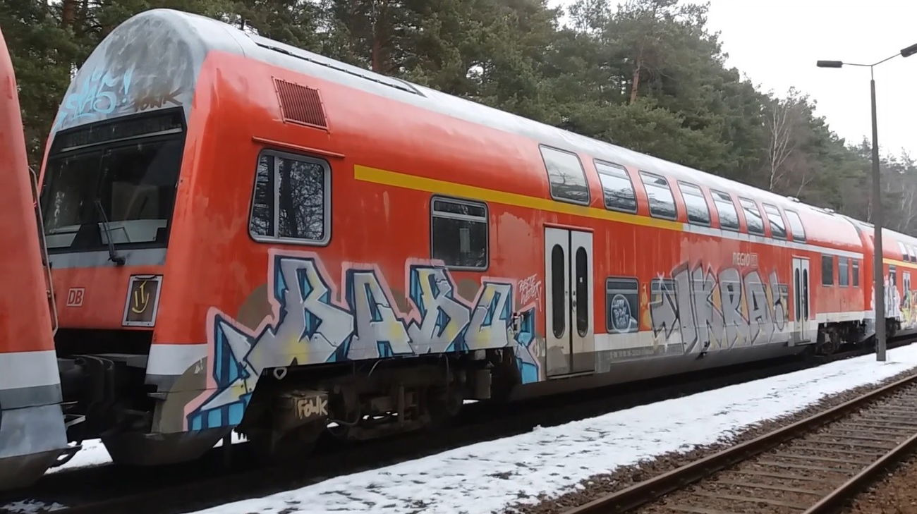Graffiti Train - Photo by ZUGZWANG - babo