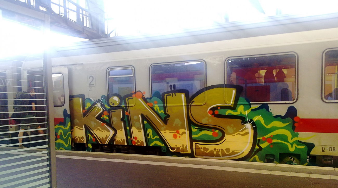 Graffiti Train - Photo by ZUGZWANG - kins, dsf (2016)