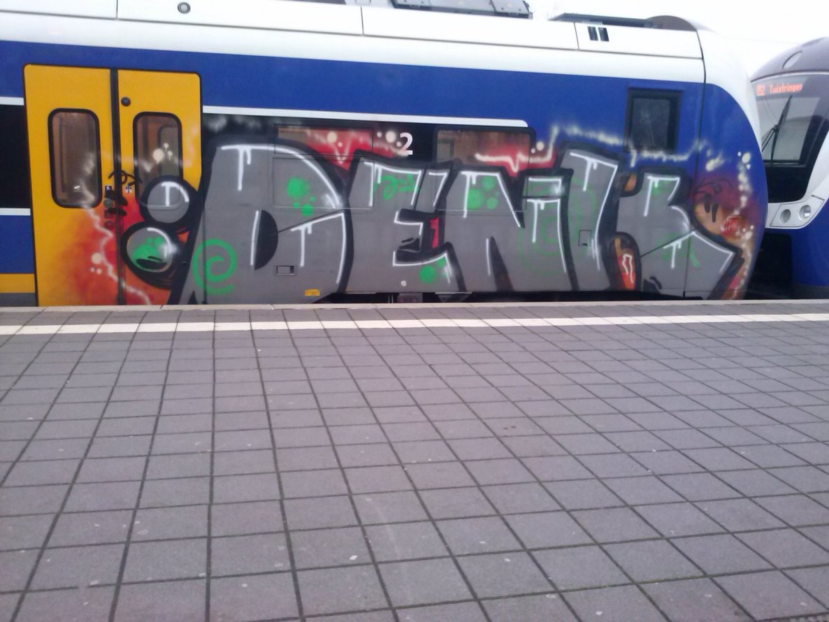 Graffiti Train - Photo by ZUGZWANG - denk, bremerhaven, 27