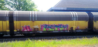 Graffiti Train - Photo by ZUGZWANG