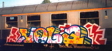 Graffiti Train - Photo by ZUGZWANG - vola