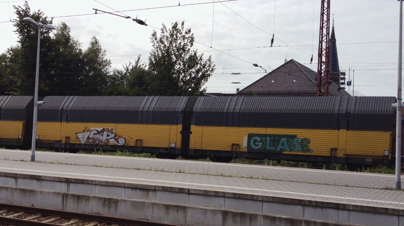 Graffiti Train - Photo by ZUGZWANG