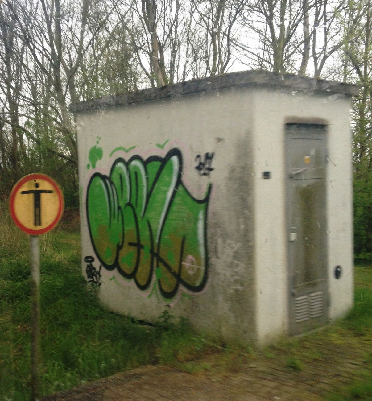 Graffiti Bombing - Photo by ZUGZWANG