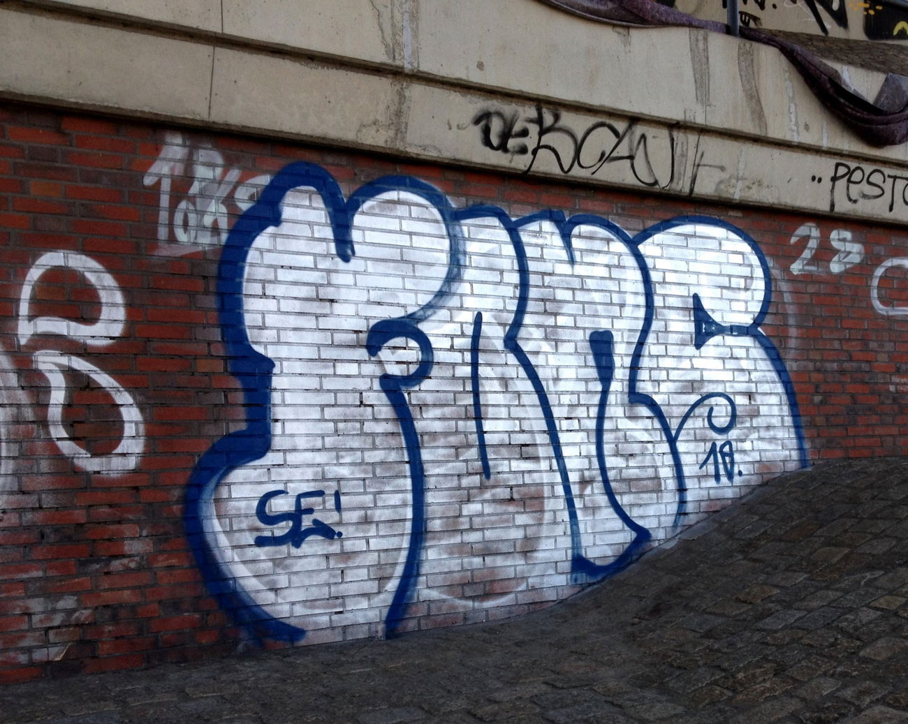 Graffiti Bombing - Photo by ZUGZWANG