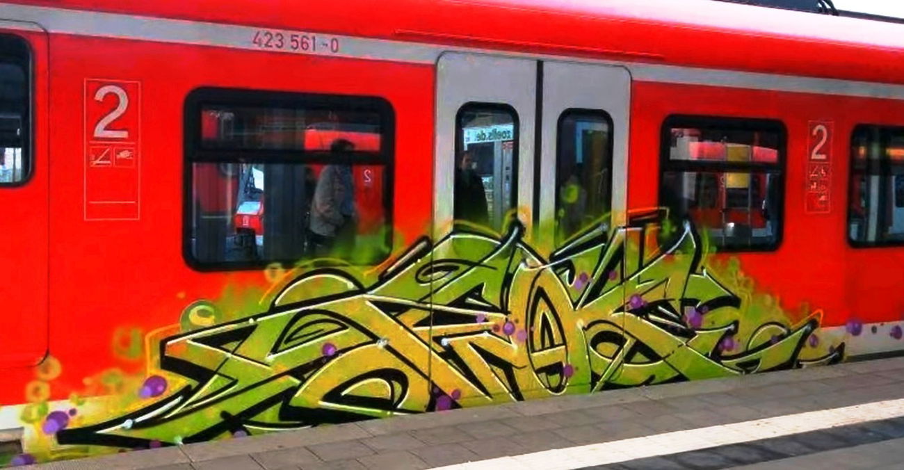 Graffiti Train - Photo by ZUGZWANG