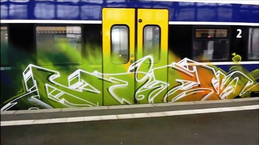 Graffiti Train - Photo by ZUGZWANG - niek, bremen (2013)