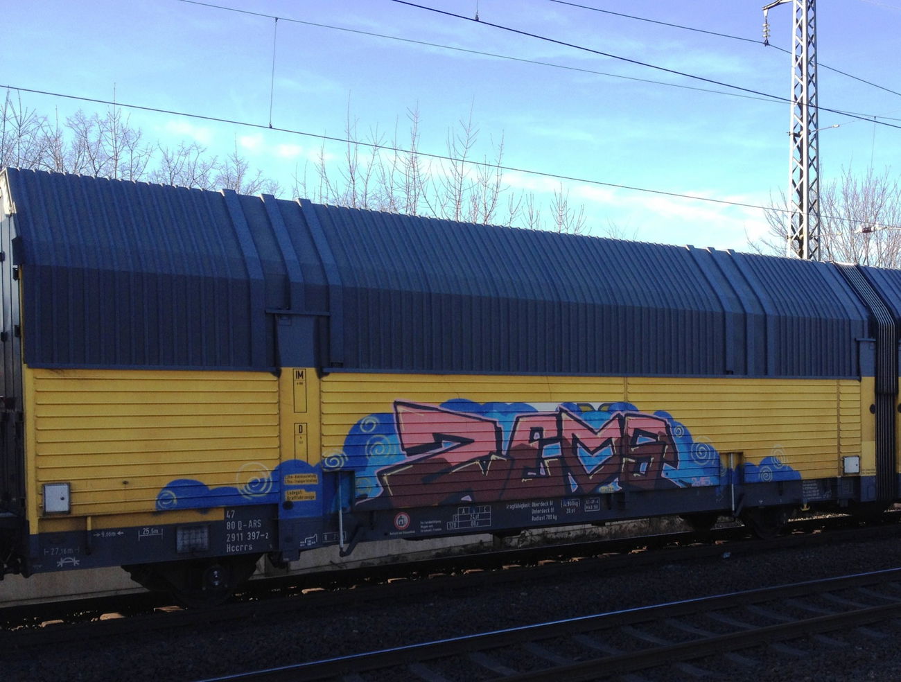 Graffiti Train - Photo by ZUGZWANG