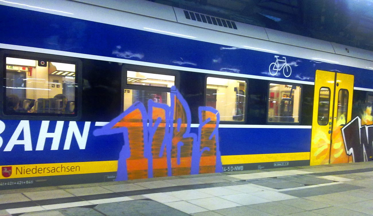 Graffiti Train - Photo by ZUGZWANG - 12B3 (2016)