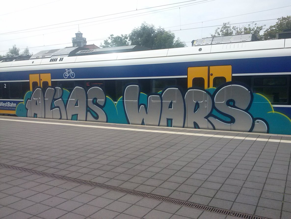 Graffiti Train - Photo by ZUGZWANG - alias, bremerhaven, bremen (2014)