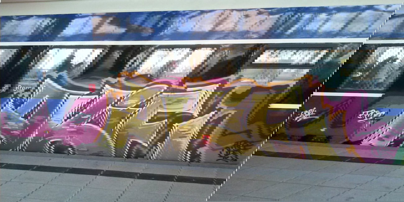Graffiti Train - Photo by ZUGZWANG - akie, bremen, hbf (2014)