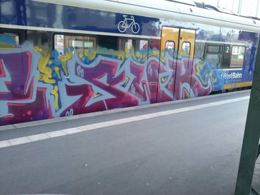 Graffiti Train - Photo by ZUGZWANG - bremen, hbf (2014)