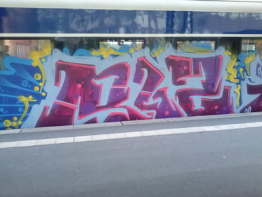 Graffiti Train - Photo by ZUGZWANG - rlz, bremen, hbf (2014)