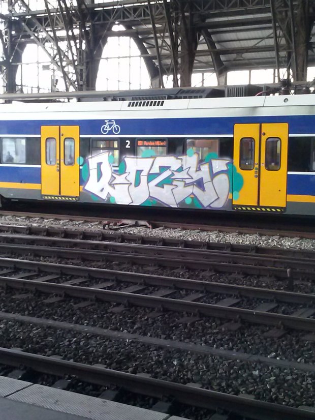 Graffiti Train - Photo by ZUGZWANG - bremen, hbf (2014)