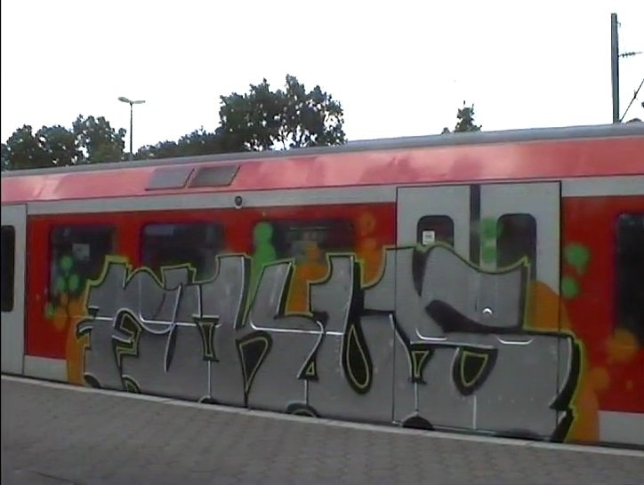 Graffiti Train - Photo by ZUGZWANG - fokus, hamburg, hbf (2004)