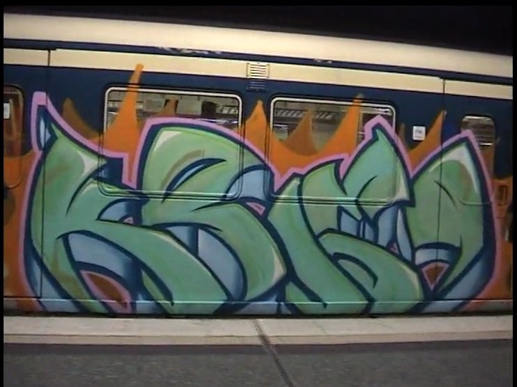 Graffiti Train - Photo by ZUGZWANG - hamburg, hbf (2004)