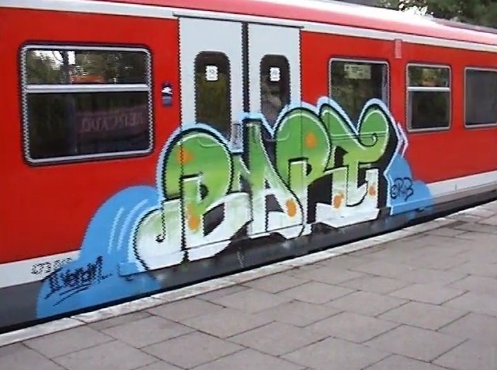 Graffiti Train - Photo by ZUGZWANG - bart, hamburg (2004)