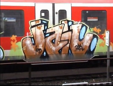 Graffiti Train - Photo by ZUGZWANG - jail, hamburg (2004)