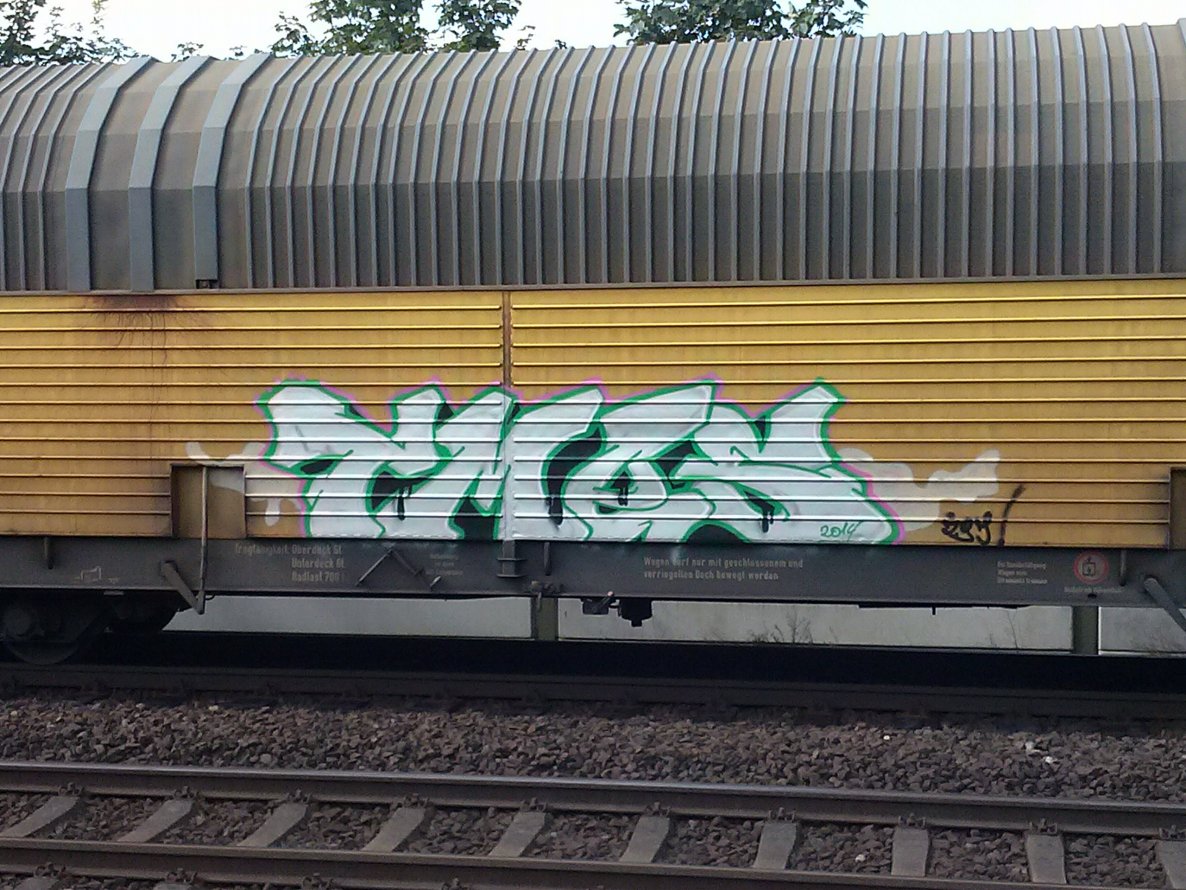 Graffiti Train - Photo by ZUGZWANG - tmes, bremerhaven, 27 (2014)