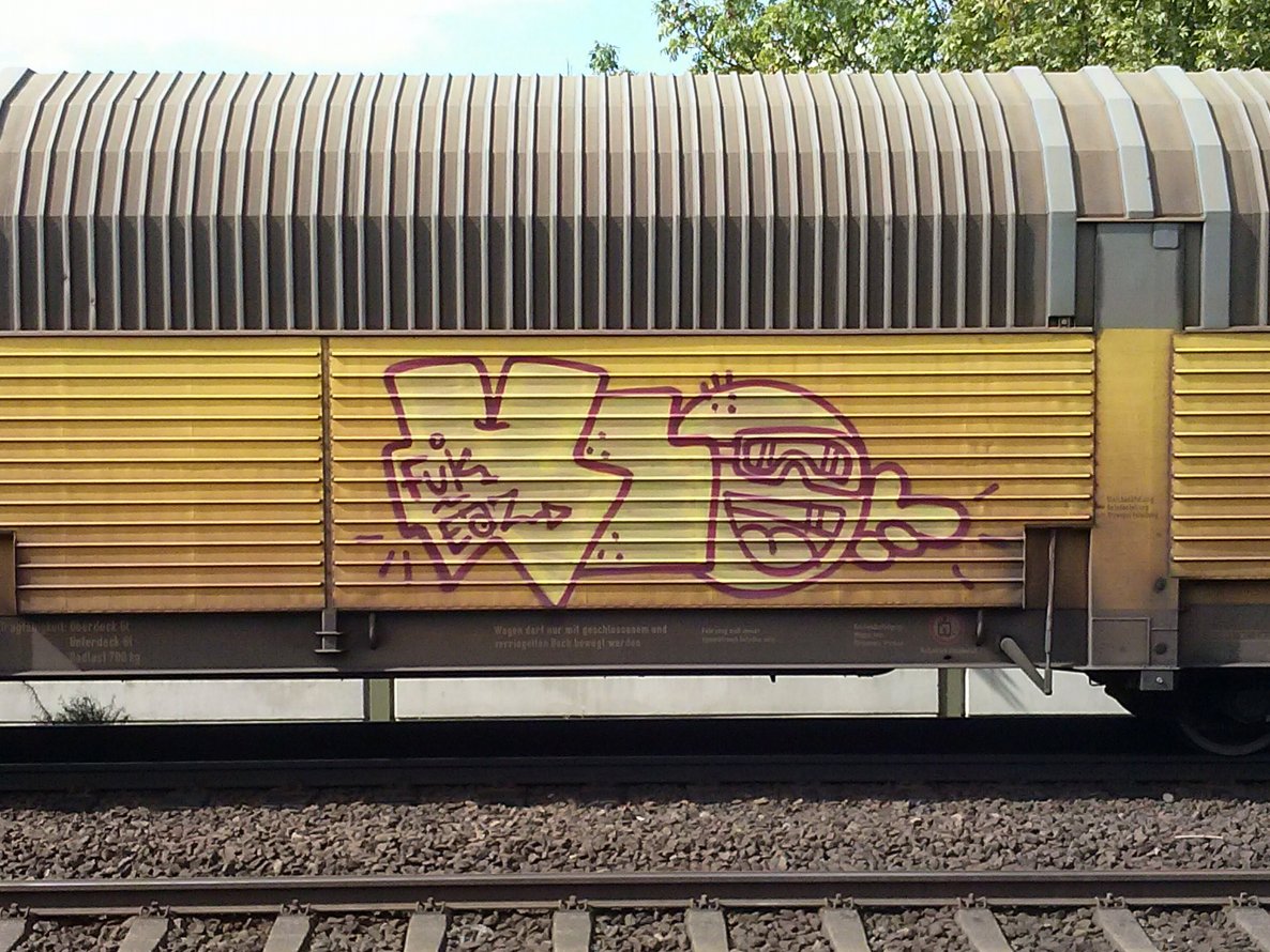 Graffiti Train - Photo by ZUGZWANG - bremerhaven, 27 (2014)