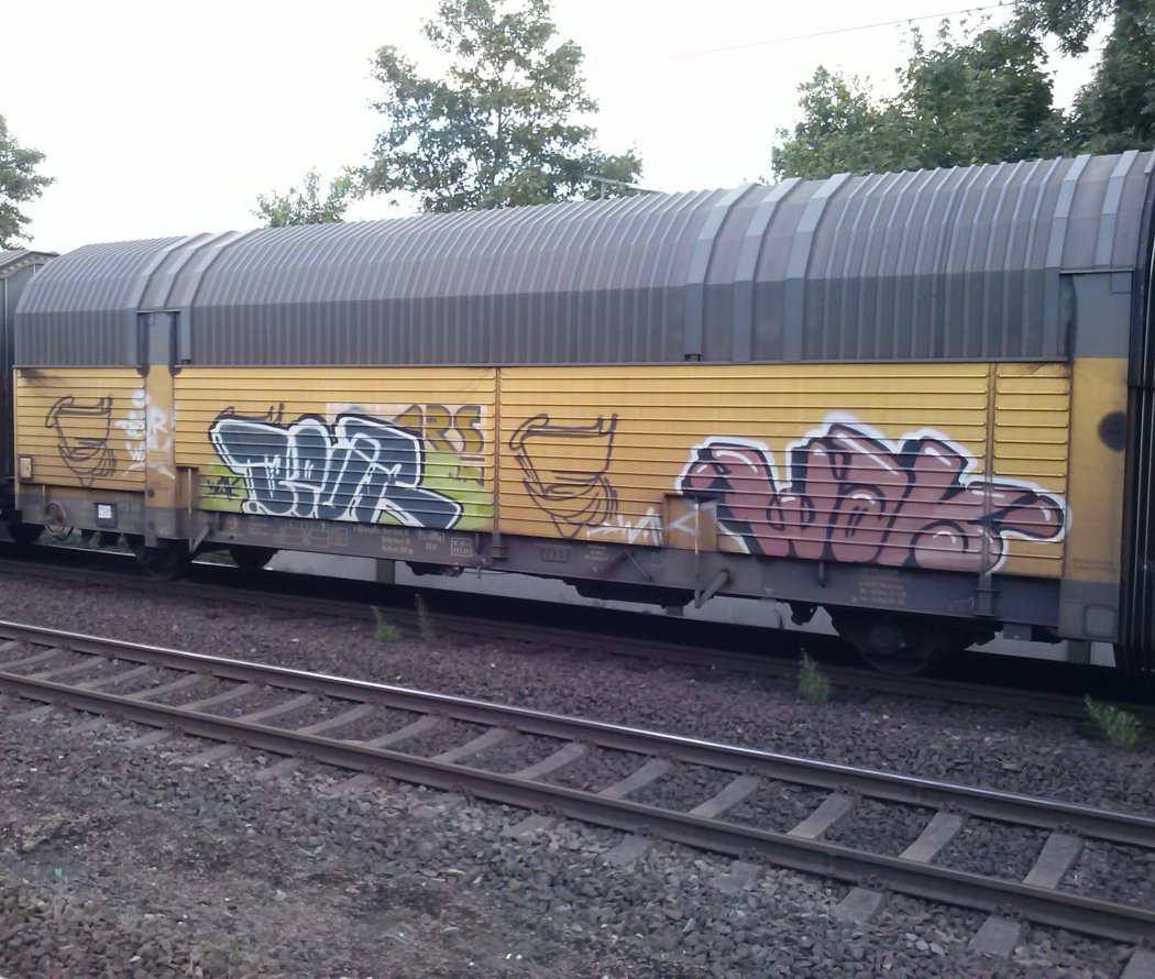 Graffiti Train - Photo by ZUGZWANG - bremerhaven, 27 (2014)