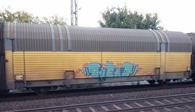 Graffiti Train - Photo by ZUGZWANG - bueno, btemerhaven, 27 (2013)