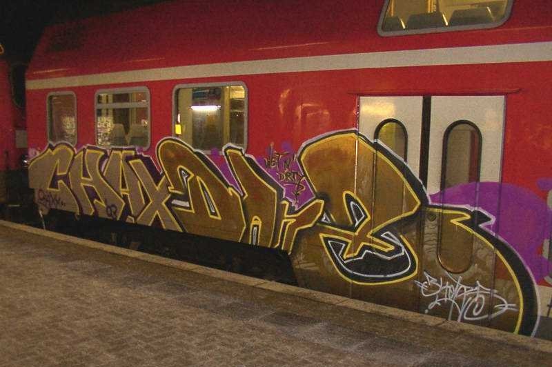 Graffiti Train - Photo by ZUGZWANG - dakz, chax (2003)