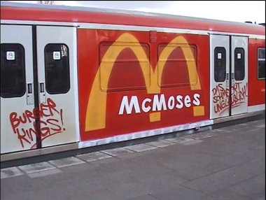 Graffiti Train - Photo by ZUGZWANG - moses, burger, hamburg