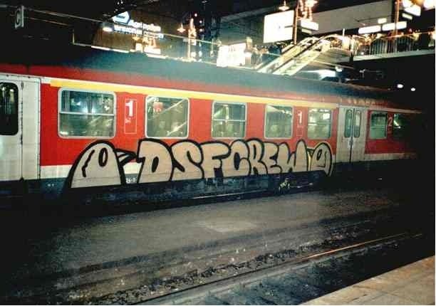 Graffiti Train - Photo by ZUGZWANG - dsf, birds, hamburg