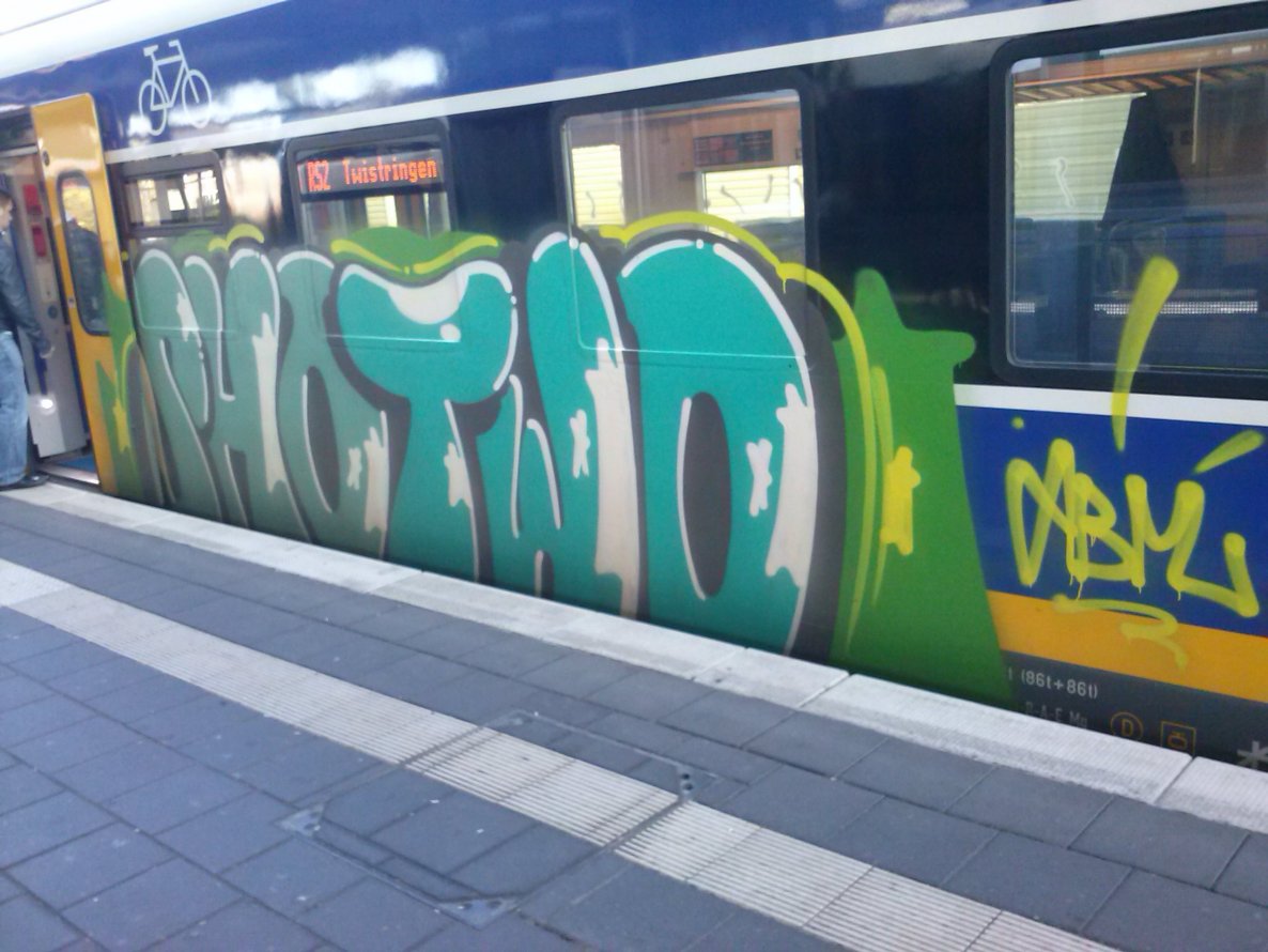 Graffiti Train - Photo by ZUGZWANG - shotwo, bremerhaven, bremen (2014)