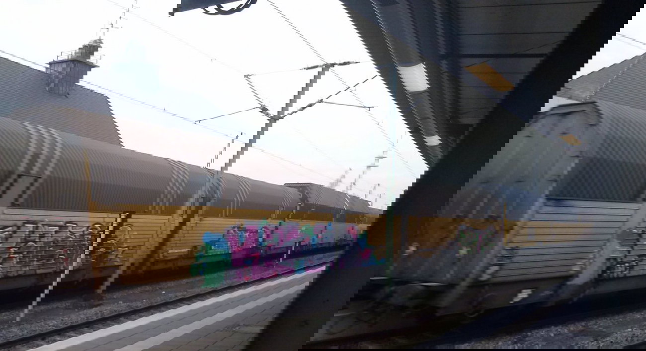 Graffiti Train - Photo by ZUGZWANG - karies, bremerhaven, bremen