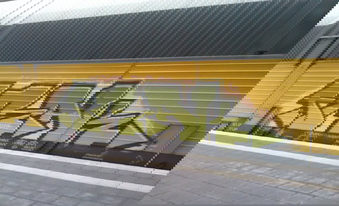 Graffiti Train - Photo by ZUGZWANG - bremerhaven, bremen, oldenburg (2014)