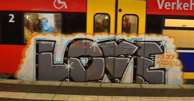 Graffiti Train - Photo by ZUGZWANG - love, bremen, bremerhaven (2014)