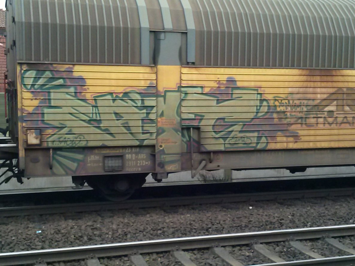 Graffiti Train - Photo by ZUGZWANG - bremerhaven, 27 (2012)