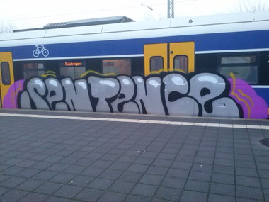 Graffiti Train - Photo by ZUGZWANG - sentence, bremerhaven, 27 (2014)