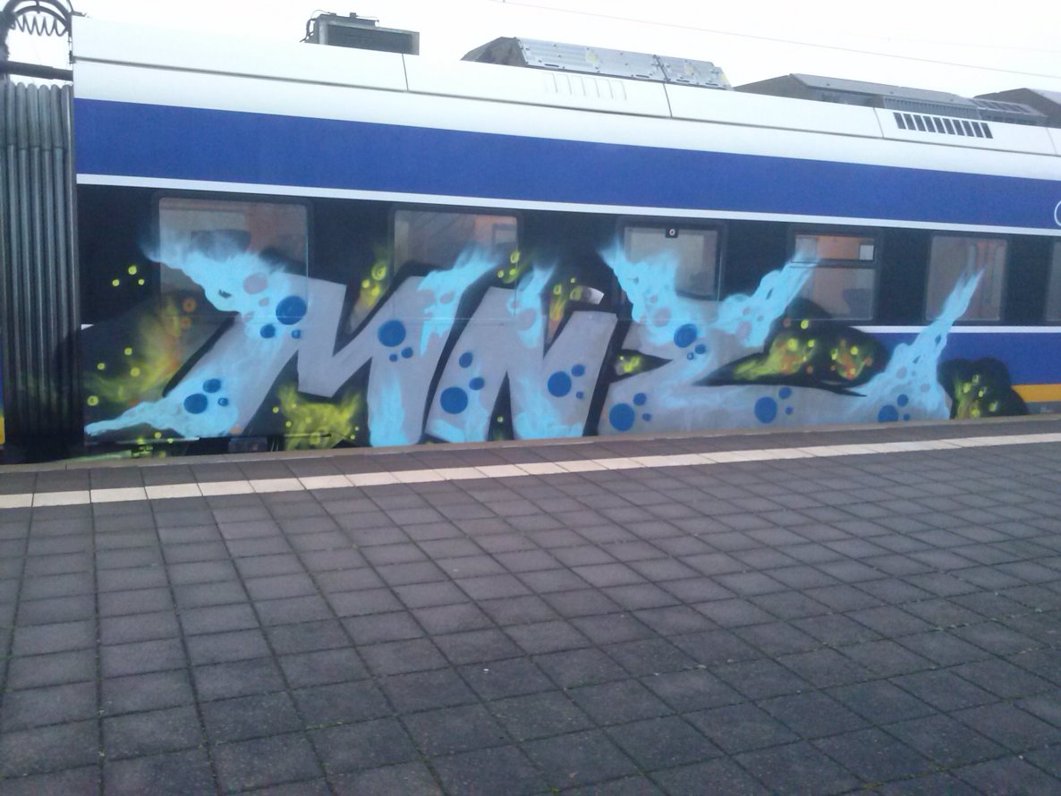 Graffiti Train - Photo by ZUGZWANG - mnz, bremerhaven, 27 (2014)