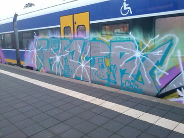 Graffiti Train - Photo by ZUGZWANG - kolor, bremerhaven, 27 (2014)