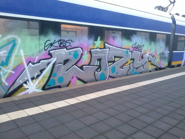 Graffiti Train - Photo by ZUGZWANG - rozy, bremerhaven, 27 (2014)