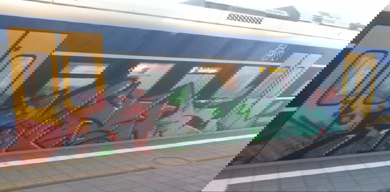 Graffiti Train - Photo by ZUGZWANG - niek, bremerhaven, 27 (2014)