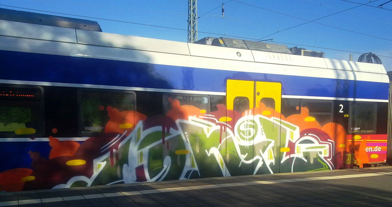 Graffiti Train - Photo by ZUGZWANG - onil, bremerhaven, 27 (2015)