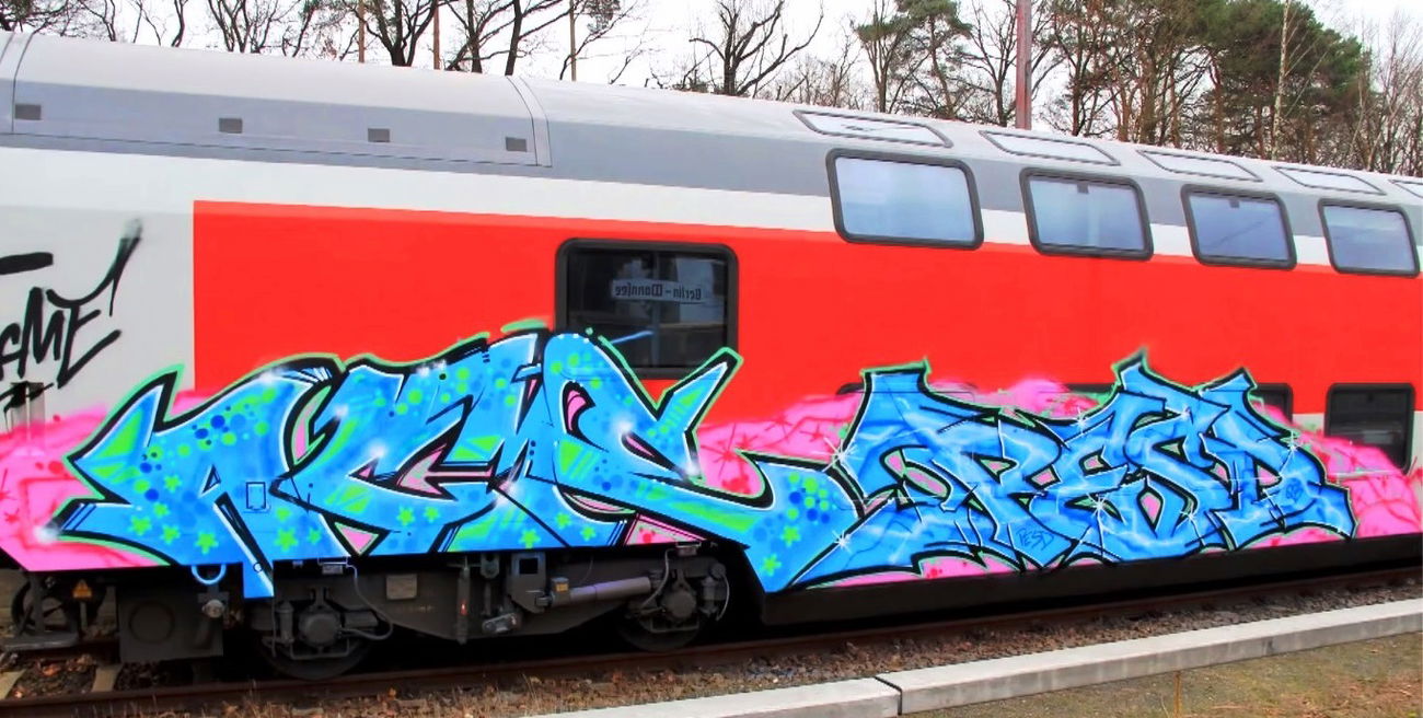 Graffiti Train - Photo by ZUGZWANG - acme, pesd