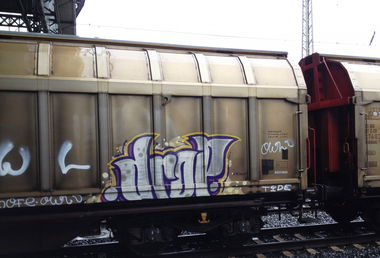 Graffiti Train - Photo by ZUGZWANG