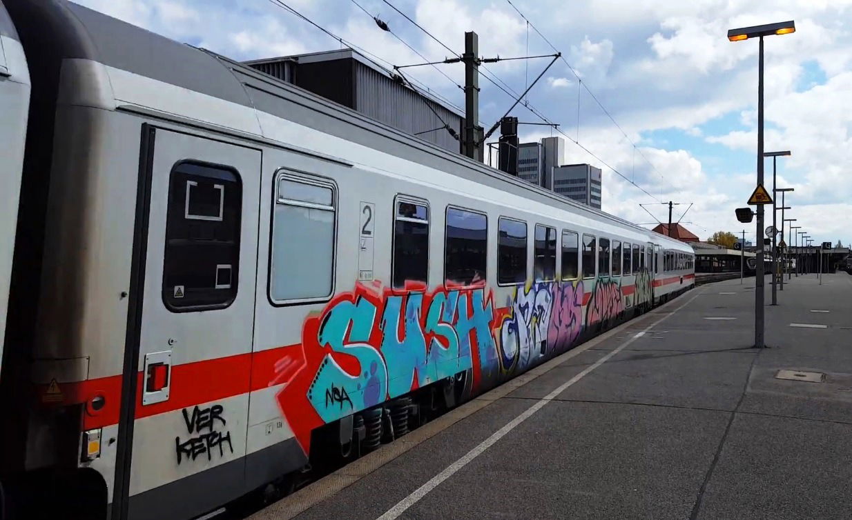 Graffiti Train - Photo by ZUGZWANG (2017)