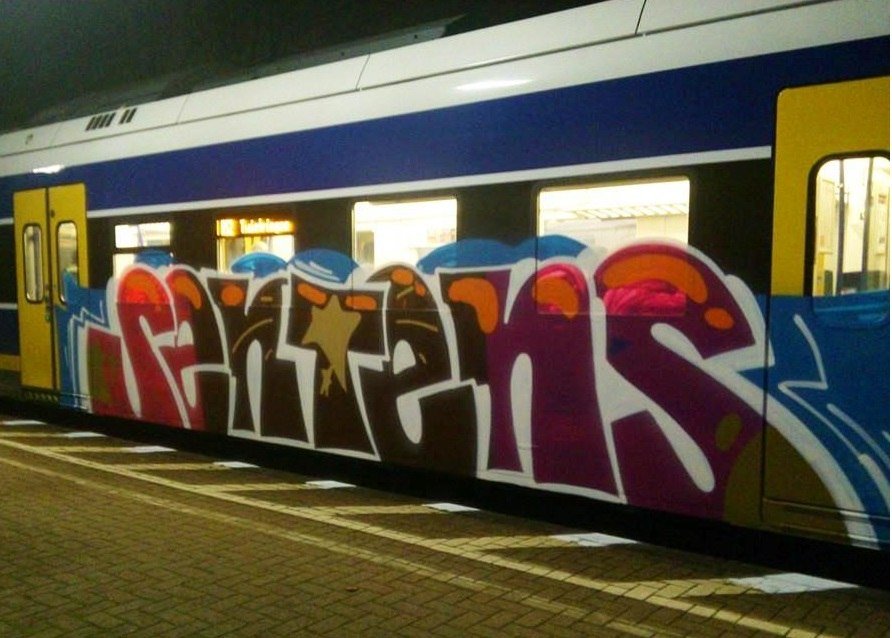 Graffiti Train - Photo by ZUGZWANG - sentens, sentence, bremerhaven