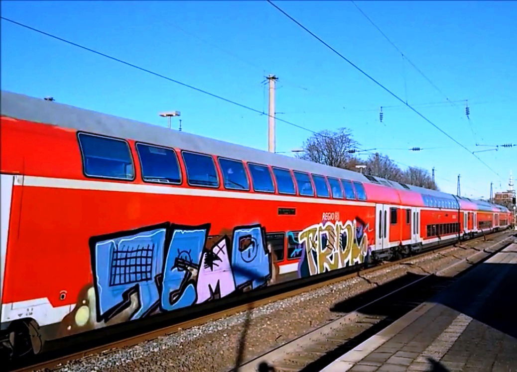 Graffiti Train - Photo by ZUGZWANG