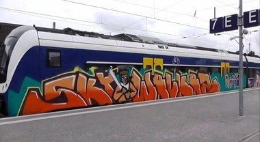 Graffiti Train - Photo by ZUGZWANG - swk, skywalkas, bremen (2013)