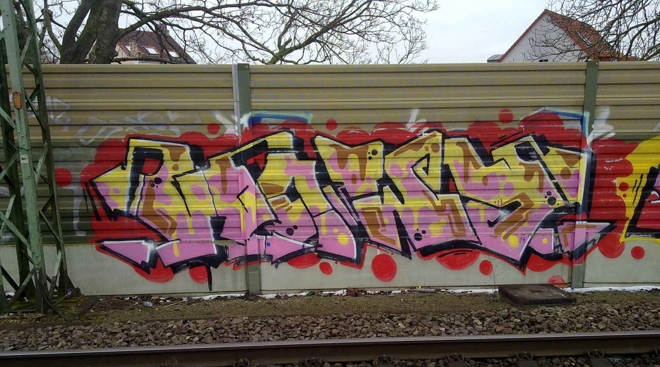 Graffiti Bombing - Photo by ZUGZWANG - howy