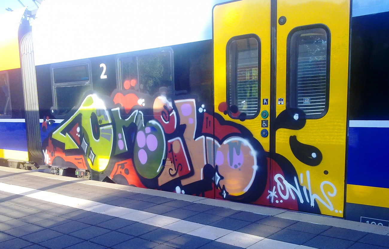 Graffiti Train - Photo by ZUGZWANG - onil, bremerhaven, 27 (2015)