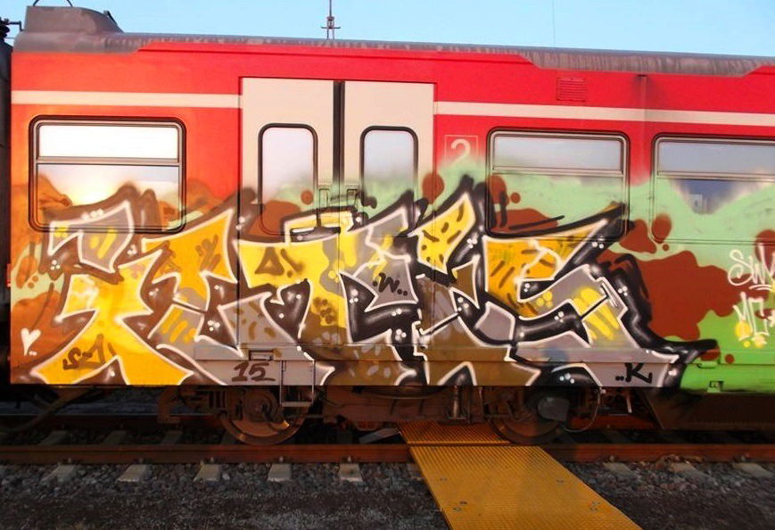 Graffiti Train - Photo by ZUGZWANG - iltis, esit, bremen (2015)