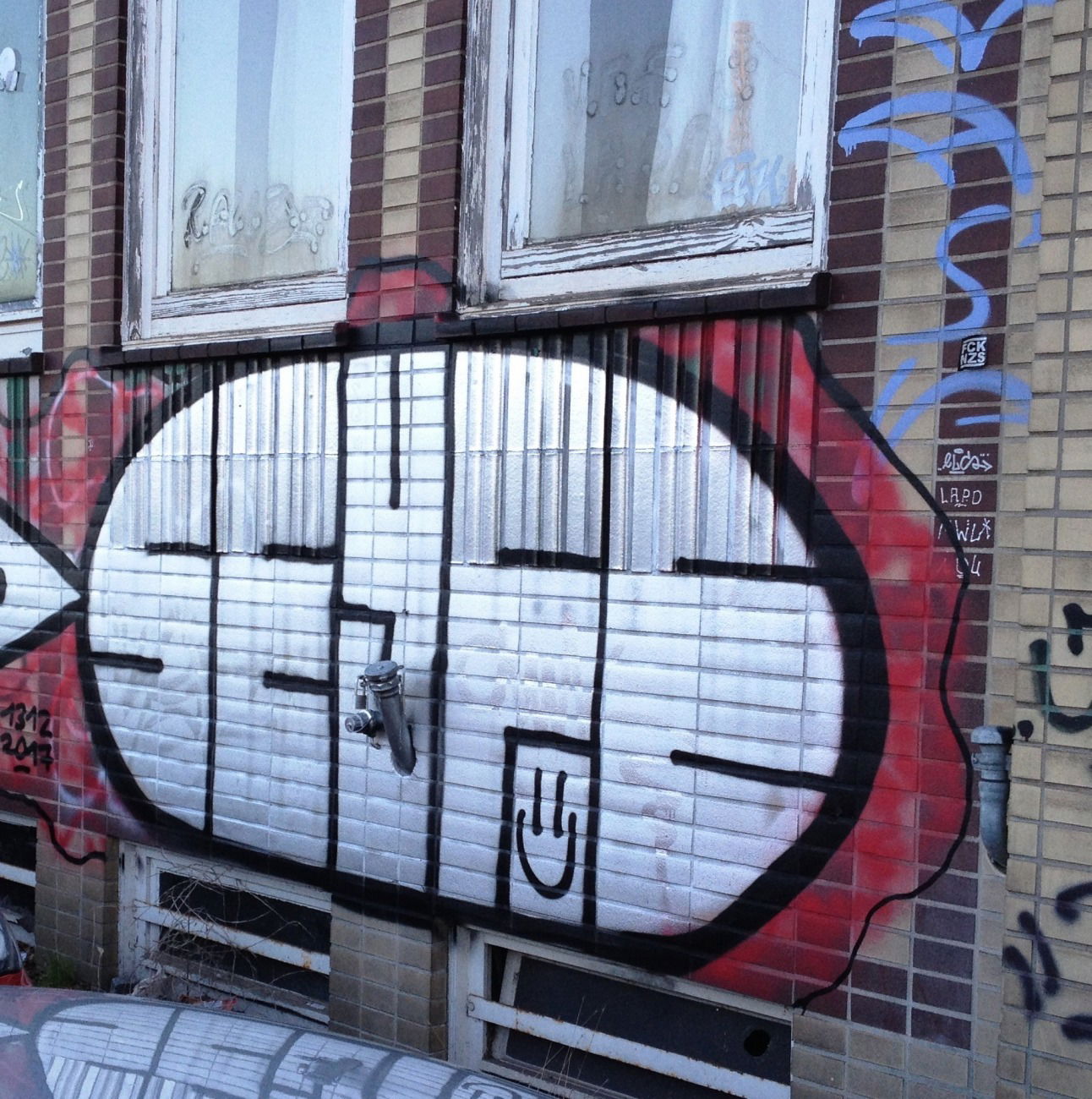 Graffiti Bombing - Photo by ZUGZWANG - seyfe